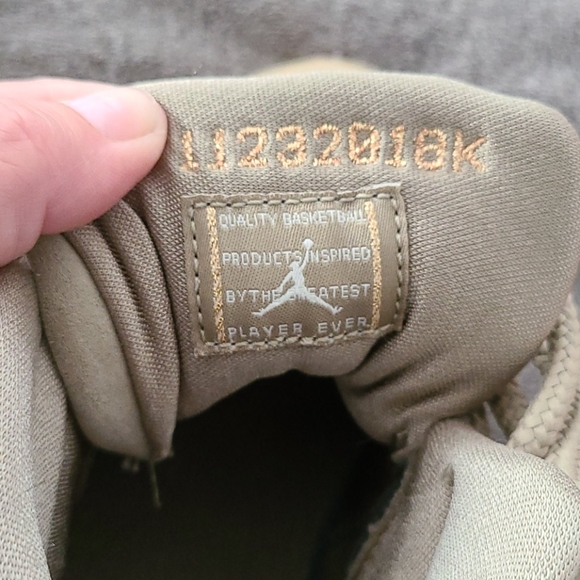 Women's Nike Jordans| SOLD - Picture 4 of 5